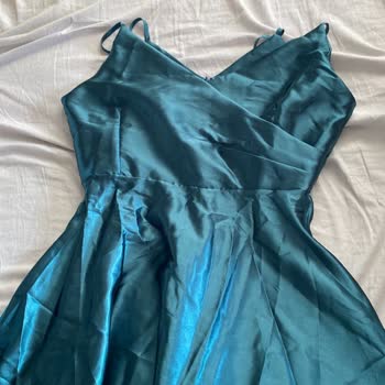 Bu Senin Tarzınn (instagram) Bilerek Ve İsteyerek Yanlış Elbise Gönderildi.