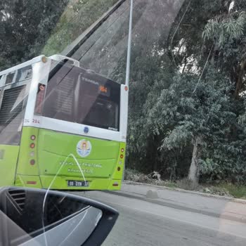 Adana Büyükşehir Belediyesi Adana. Belediye Otobüsü Şoförünün Aracımızı Arkadan Gelip Sıkıştırması