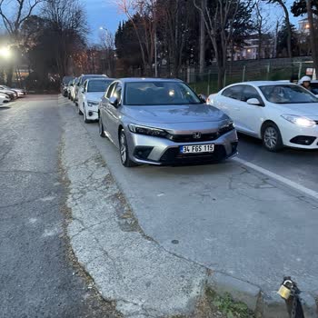 Küçükçekmece Belediyesi Kaldırımların Araçlar Yüzünden İşgali