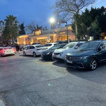 Küçükçekmece Belediyesi Kaldırımların Araçlar Yüzünden İşgali