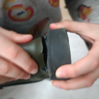 FLO Mağazası Alınan Botlar 3 Ay Olmadan Parçalandı