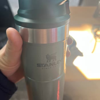 Stanley Termos 2 Saatte Suyu Soğutuyor