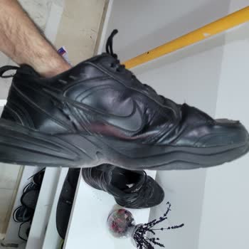 Kendi Kendine Açılan Air Monarch Ve Ürününün Arkasında Durmayan Nike