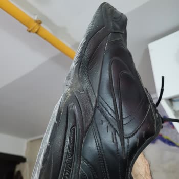 Kendi Kendine Açılan Air Monarch Ve Ürününün Arkasında Durmayan Nike