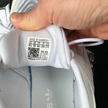 Adidas Hatasının Arkasında Durmuyor...