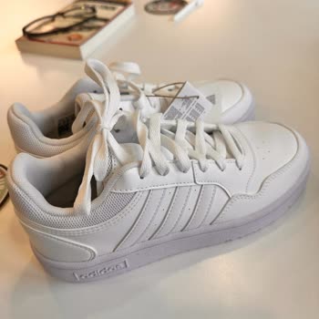 adidas Ürünün Taban Rengi Farklı Geldi