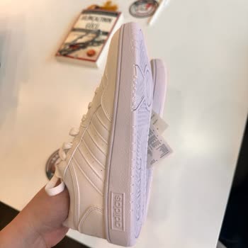 adidas Ürünün Taban Rengi Farklı Geldi
