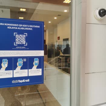 Yapı Kredi Alibeyköy Şubesinde Personel Yok! Ve İçerisi Hamam Gibi