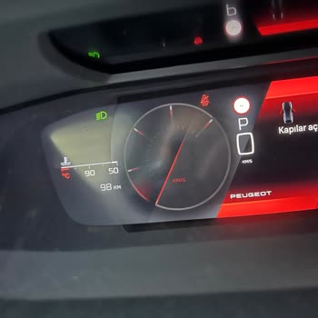 Peugeot 408 Kaputta Fabrikasyon Ayar İşlemi Anahtar İzleri