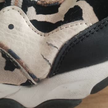 Skechers Ayakkabımın 3 Ayda Derileri Patladı.