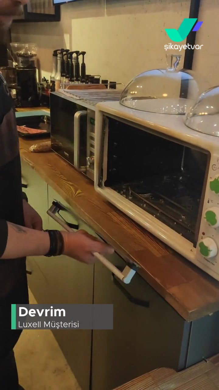 Luxell Börekçi Model Fırının Cam Kapağı Elimizde Patladı! videonun kapak resmi
