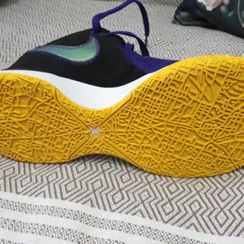 Nike Ürünün Arkasında Durmuyor