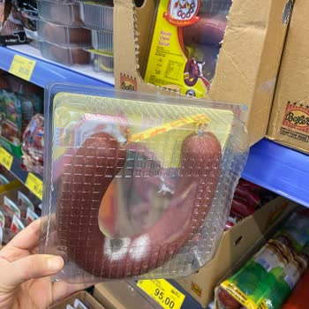 Rafta Küflü Beşler Sucuk Var