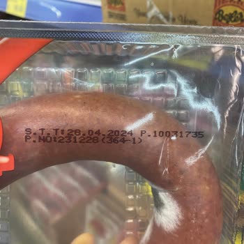 Rafta Küflü Beşler Sucuk Var