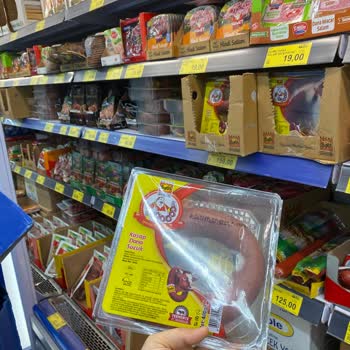 Rafta Küflü Beşler Sucuk Var