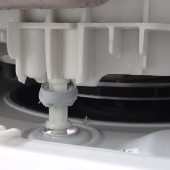 Beko, Çamaşır Makinesinin Arkasında Parça Unutmuşlar