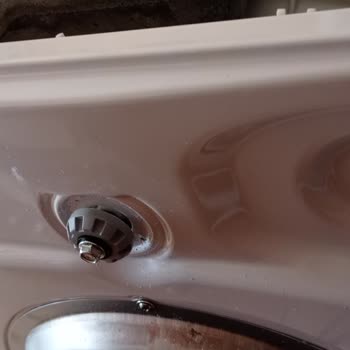 Beko, Çamaşır Makinesinin Arkasında Parça Unutmuşlar