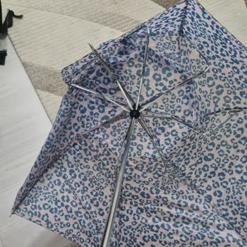 Watsons'tan Aldığım Şemsiye 3. Kullanımda Paramparça Oldu