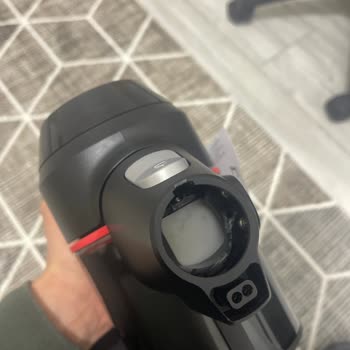 Bosch Dikey Süpürge Bir Kullanmada Kırıldı Ve Garantiye Girmiyor!