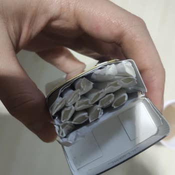 Camel Slender Gray Paketinden Çıkan Sigaralarının İzmaritlerinin Yamuk