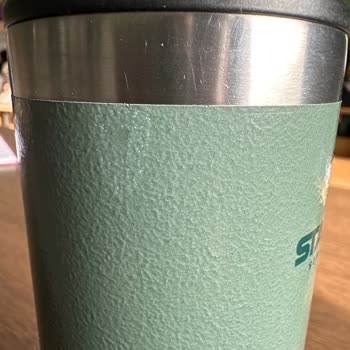 Stanley Termosumun Dış Yüzeyi Döküldü