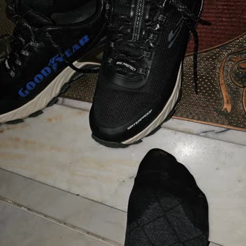 Skechers Su Geçirmez Dedikleri. Ayakkabı Su Geçiriyor
