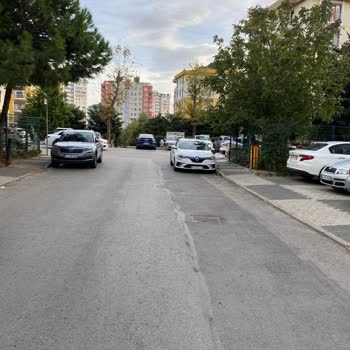 Maltepe Belediyesi Sokağa Taahhüt Edilen Saksıları Koymuyor