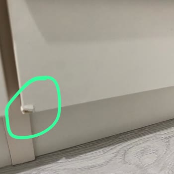 Kelebek Mobilya Elbise Dolabı Kurulum Aşamasında Deforme