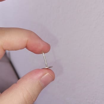 FLO Ayakkabı   Raptiye Ayağına Batması