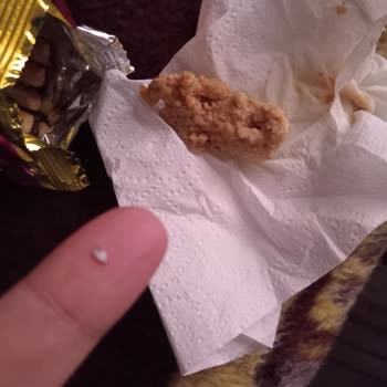 A101 Krakerin İçinden "metal" Çıktı.