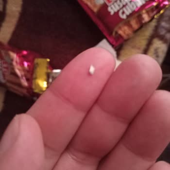 A101 Krakerin İçinden "metal" Çıktı.