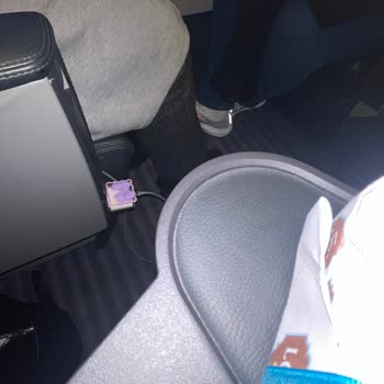 YHT (Yüksek Hızlı Tren) Yolculuğunda Hostes Tehdidi Ve Konfor Sıkıntısı