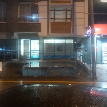 A101 Tek Kasiyer Çalışıyor Kimse Yardım Etmiyor.