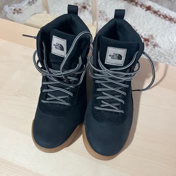 Boyner Kutuya 2 Tek Sol Ayakkabı Koymuş