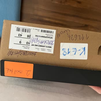 Boyner Kutuya 2 Tek Sol Ayakkabı Koymuş