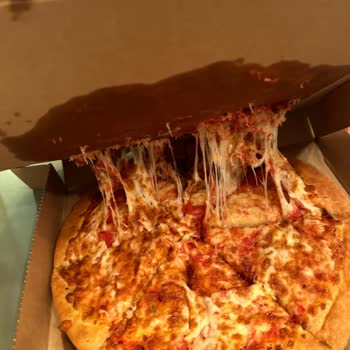 Ataşehir Pizza Hut Ezilmiş Bitmiş Pizza Gönderiyor Ve Utanmıyor