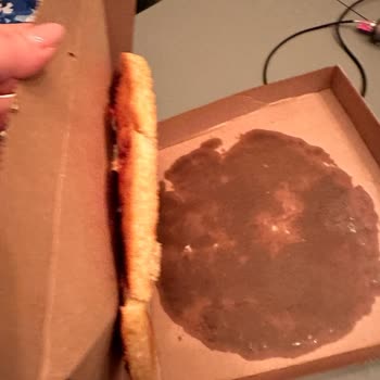 Ataşehir Pizza Hut Ezilmiş Bitmiş Pizza Gönderiyor Ve Utanmıyor