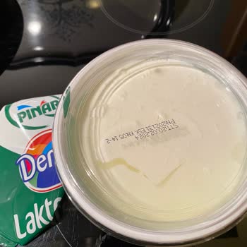 Pınar Et ve Süt Marketten Alınan Laktozsuz Yoğurtta Küflenme Sorunu