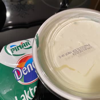 Pınar Et ve Süt Marketten Alınan Laktozsuz Yoğurtta Küflenme Sorunu