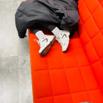 İstanbul Medipol Üniversitesi Kütüphane Koltuklarına Saygısızlık