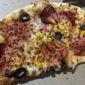 Domino's Ta Yanlış Malzemeyle Gelen Yanık Pizzalar
