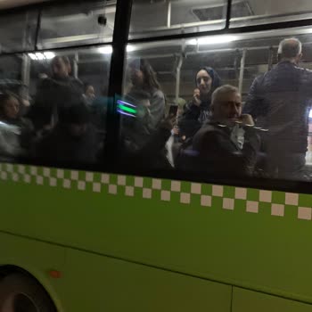 Kocaeli Büyükşehir Belediyesi Otobüs Şoförünün Bebek Arabalı Anneye Bağırması