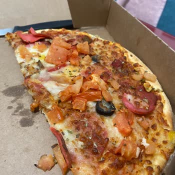 Domino's Pizza Bol Malzemos Yerine 3 Malzemoslu Pizza