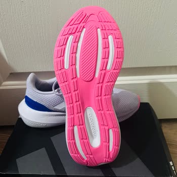 adidas Ayakkabının Topuk Kısmı Vurması