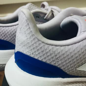 adidas Ayakkabının Topuk Kısmı Vurması