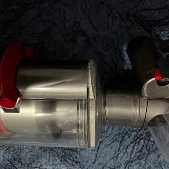 Dyson V12 Hazne Ağzı Tam Sıkışmıyor