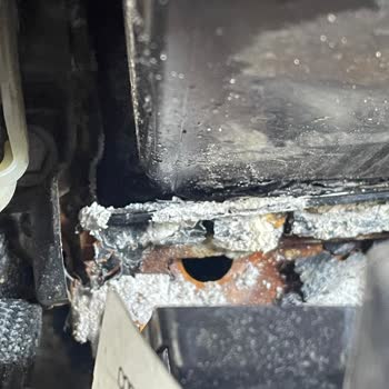 Peugeot 5008 Gt Kronik Motor Kapağı Yağ Kaçırması Ve Akü Sorunu