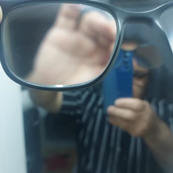 Essilor Optik Gözlük Camlarında Leke