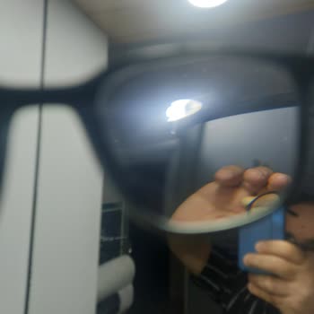 Essilor Optik Gözlük Camlarında Leke