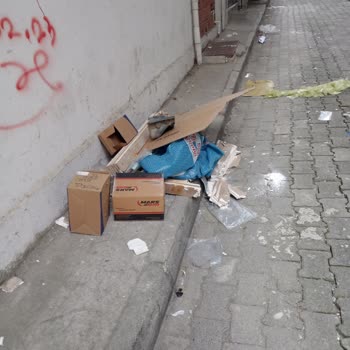 Of Belediyesi İrfanlı Mahallesi'nde Sürekli Gözden Kaçan Çöp Sorunu